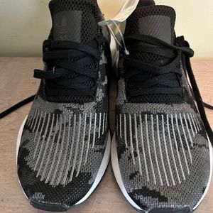 Adidas - Swift Run